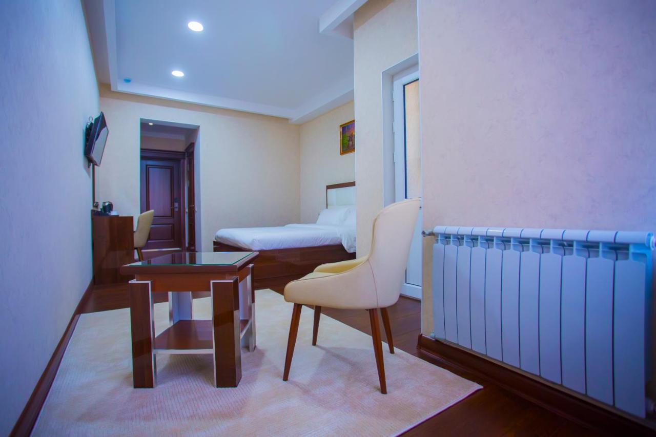 Hotel Ayni Dushanbe Esterno foto