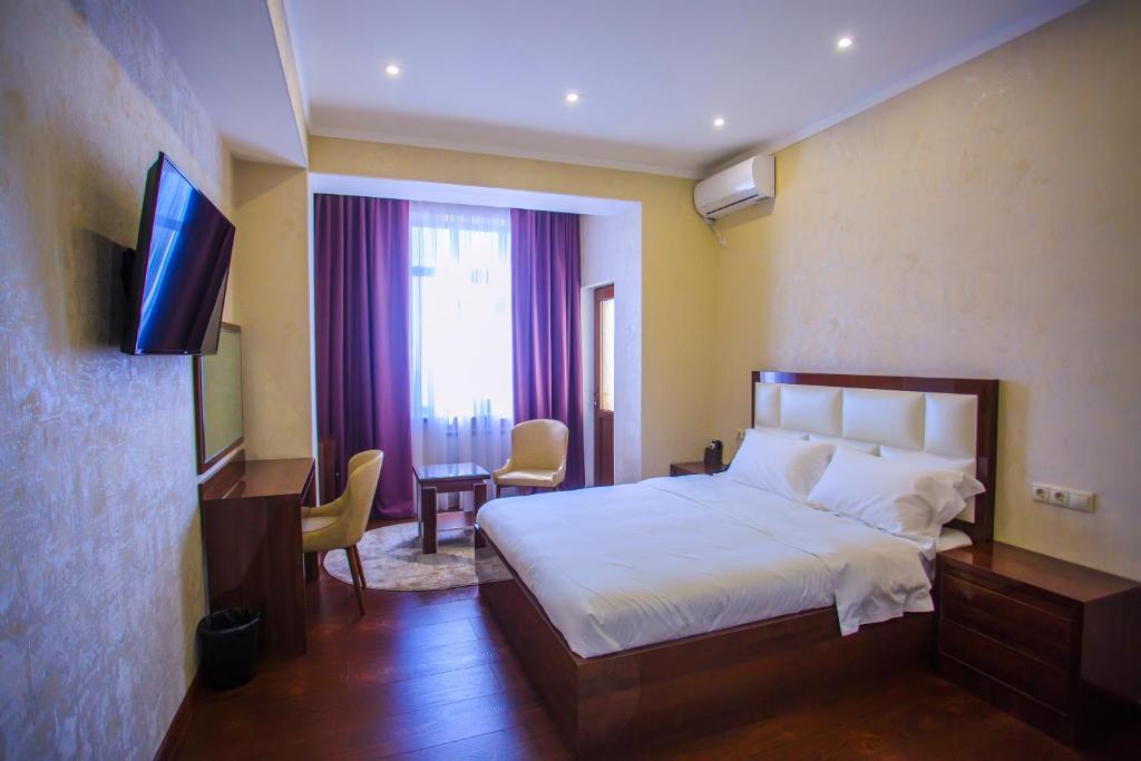 Hotel Ayni Dushanbe Esterno foto