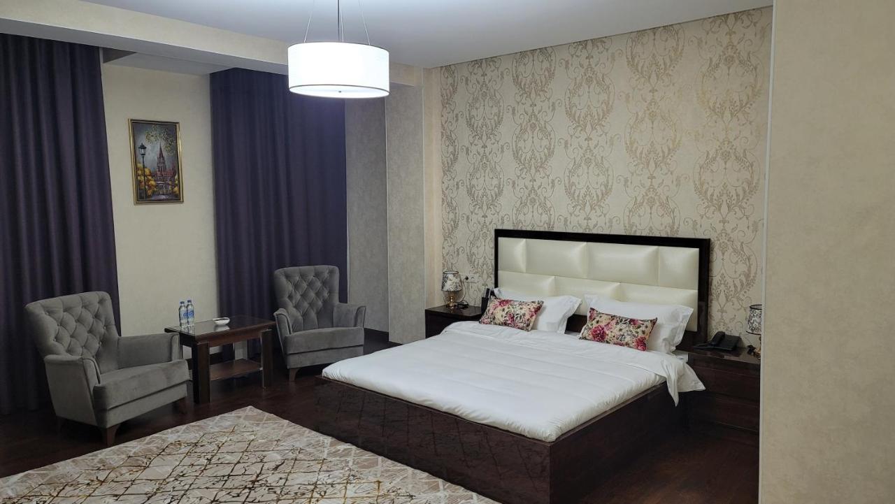 Hotel Ayni Dushanbe Esterno foto